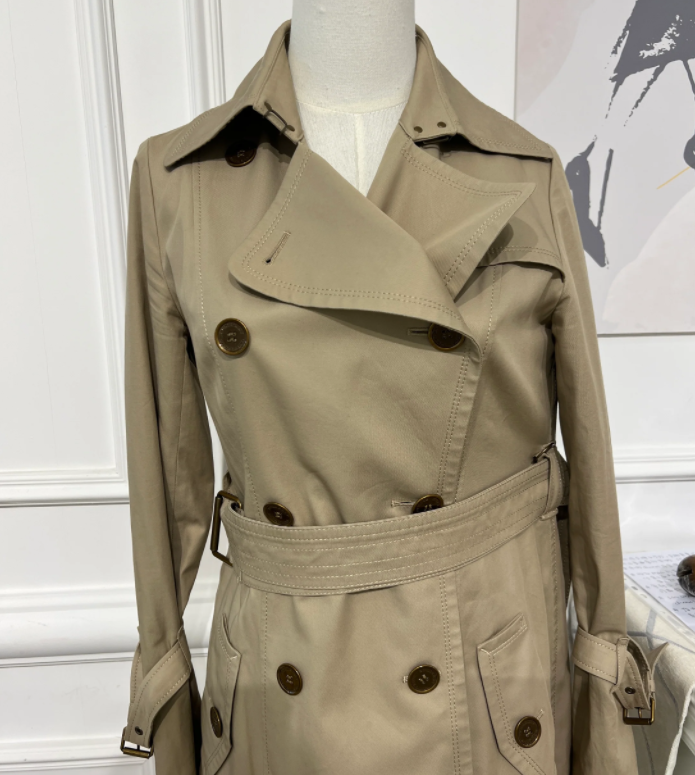 Burberry復古米色經典長風衣